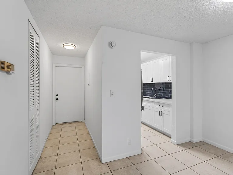 450 SW 2nd Ave #205 — Photo 32