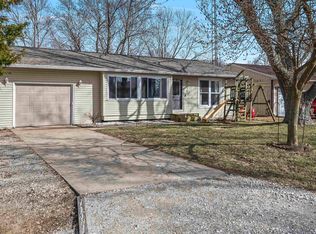 42 Buckingham Rd, Chatham, IL 62629