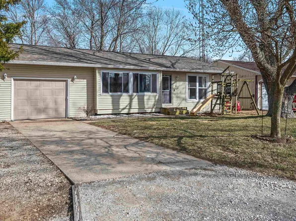 42 Buckingham Rd, Chatham, IL 62629