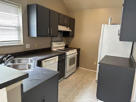4th image of 810 Liberty Village Dr