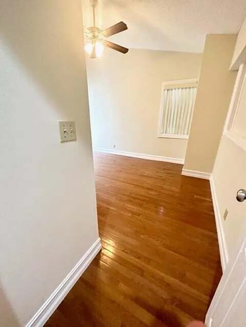 3 bed, 2.0 bath, 1643 sqft, $4,200 — Photo 4