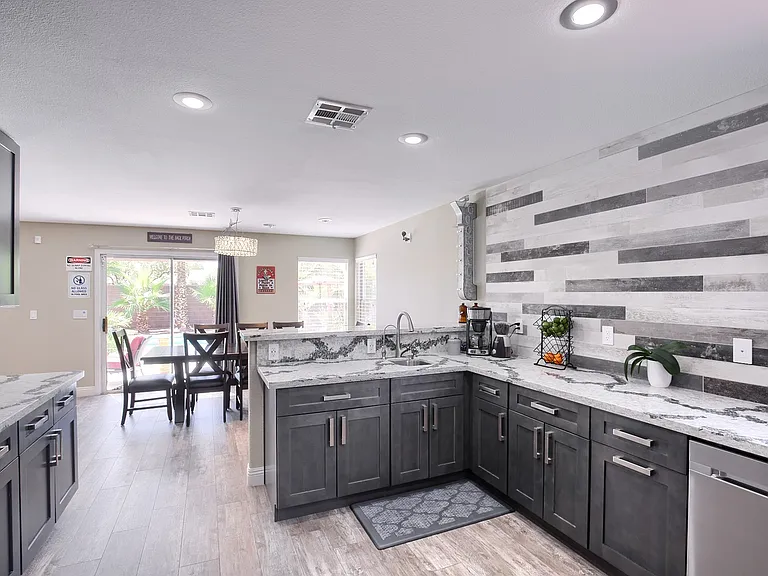 10555 Lilac Tree Ave — Photo 14