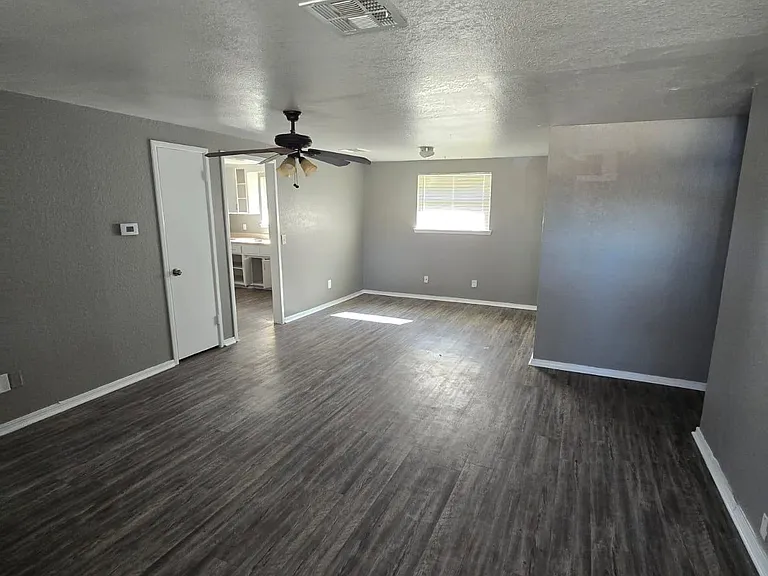 864 E Steed Dr — Photo 2