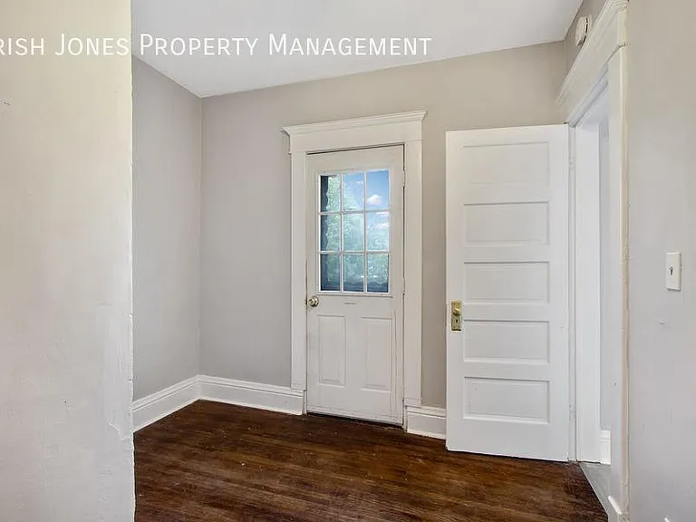 1899 Seneca St #2 — Photo 10