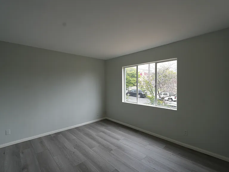 935 S Grand View St #2 — Photo 14