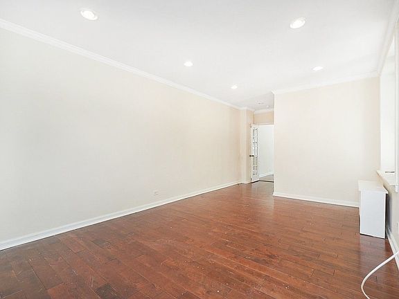 4th image of 583 W 215th St #4B