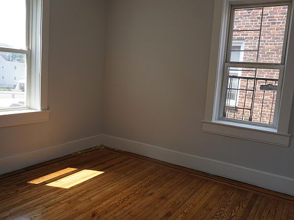 4th image of 5 Whitney Pl