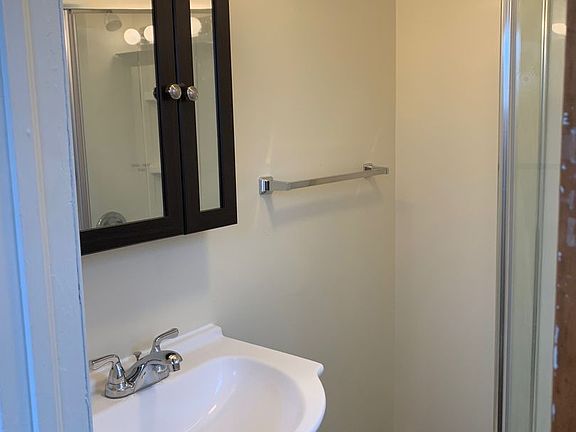 5th image of 425 Washington Ave