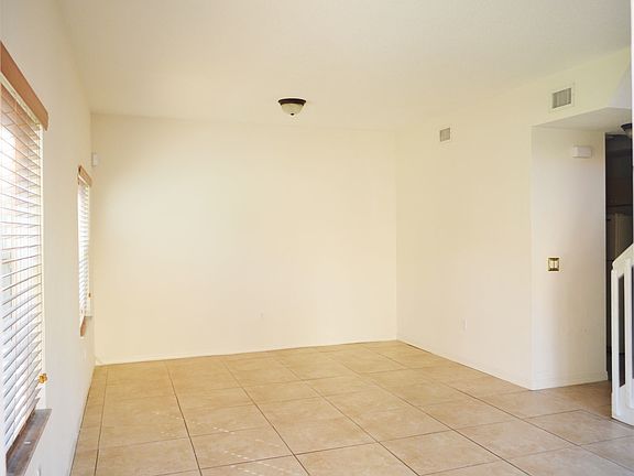 5th image of 4914 Spinnaker Dr