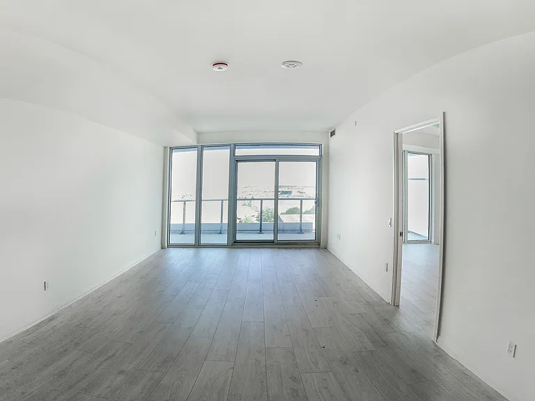 8960 Jane St #621 — Photo 4
