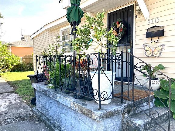 2nd image of 3011-13 Frenchmen St