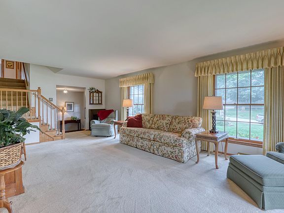 3rd image of 16645 Queen Ann Dr
