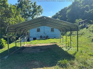 11161 Coal River Rd, Saint Albans, WV 25177