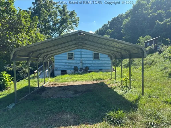 11161 Coal River Rd, Saint Albans, WV 25177