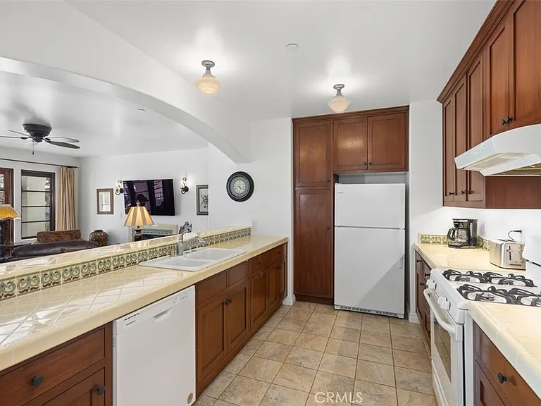 240 Avenida Rosa #B — Photo 17
