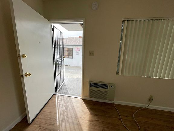5th image of 522 W Glenoaks Blvd APT 1