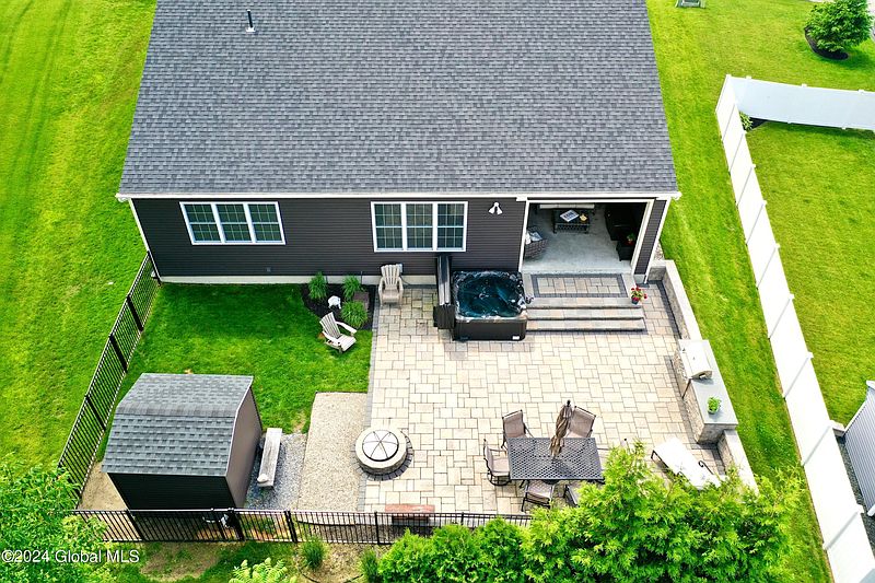 4th image of 25 Londonderry Way