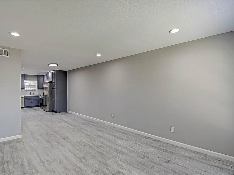 1104 W Tri Oaks Ln #119 — Photo 4