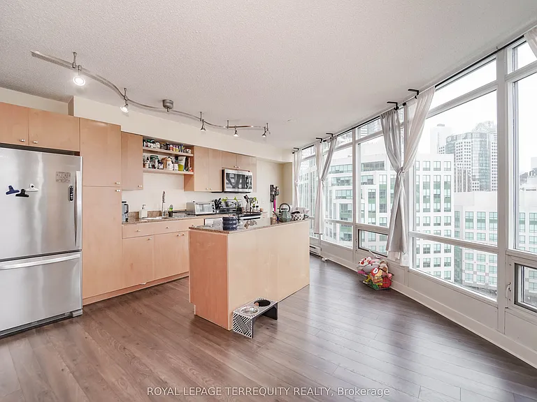 361 Front St W #1603 — Photo 4