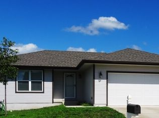 4312 SE Oakleaf Dr, Topeka, KS 66609