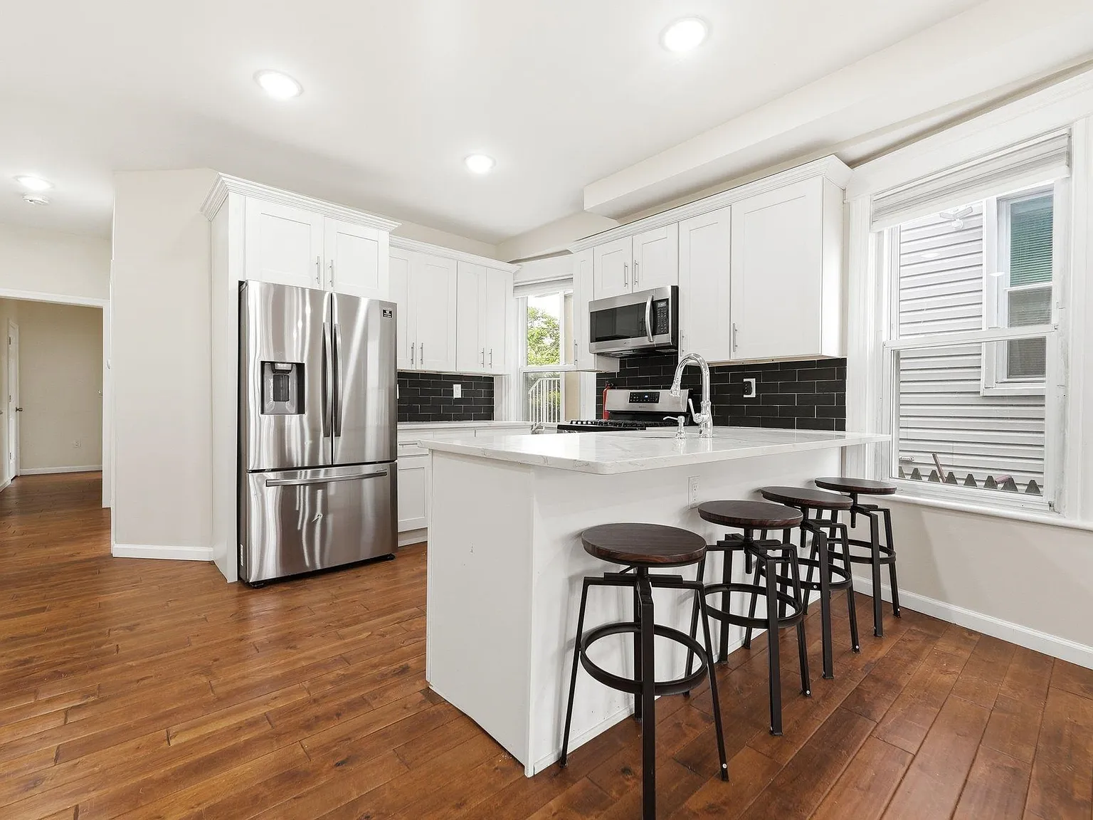 4 bed, 2.0 bath, $3,000 — Photo 2