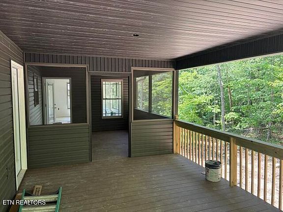 5th image of 446 Beachwood Dr