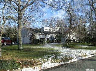 9 Johnson Dr, East Quogue, NY 11942