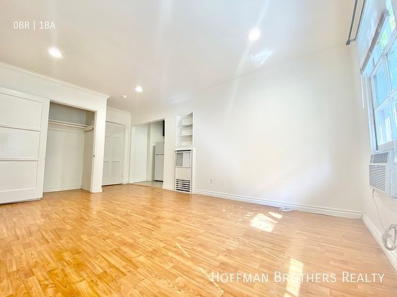 4th image of 309 N Sycamore Ave #8