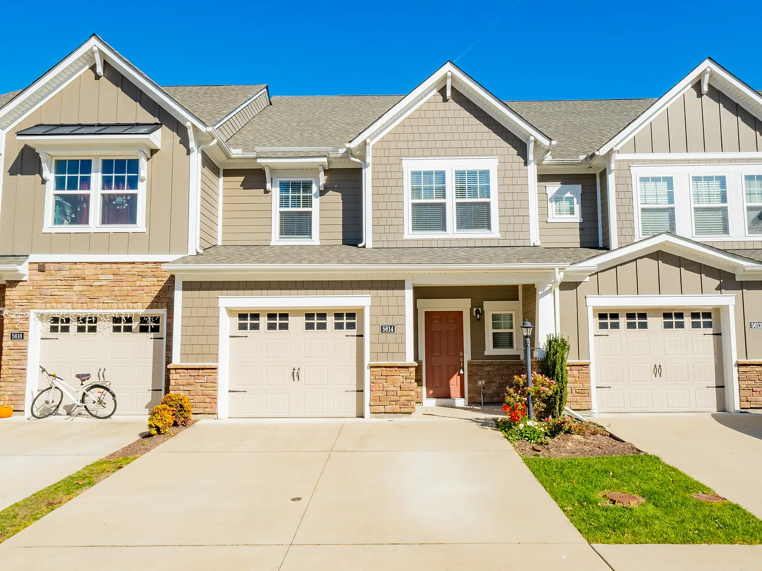 4 bed, 2439 sqft, $3,099 — Photo 4