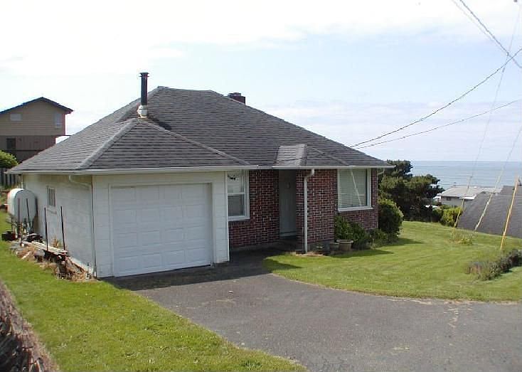1st image of 1838 NE 70th St