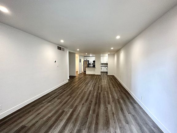 3rd image of 117 N Hamilton Dr APT 203