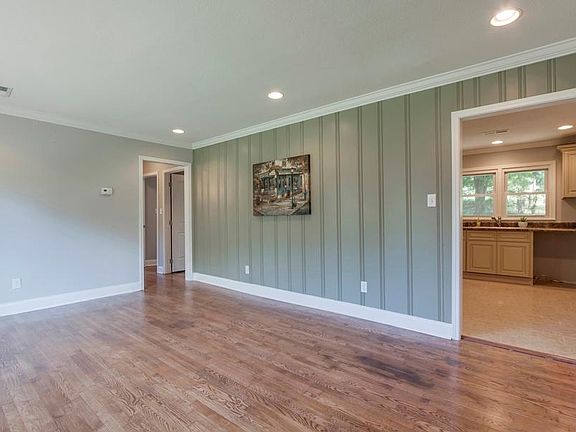 3rd image of 1308 NE Bluebird Dr