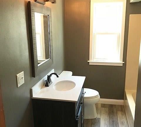 5th image of 3831 Louise St