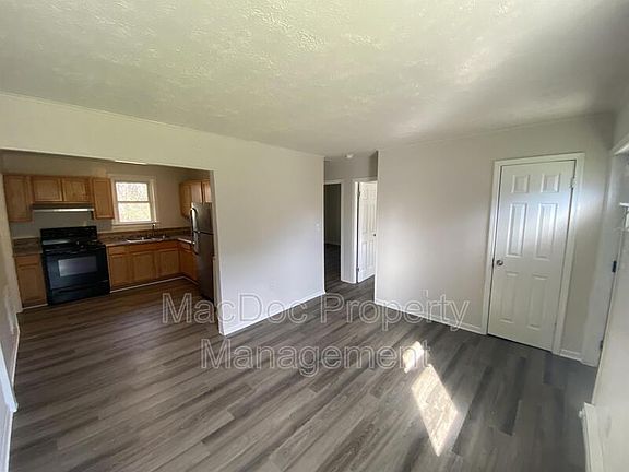 5th image of 114-116 Loch Lane Dr APT 8