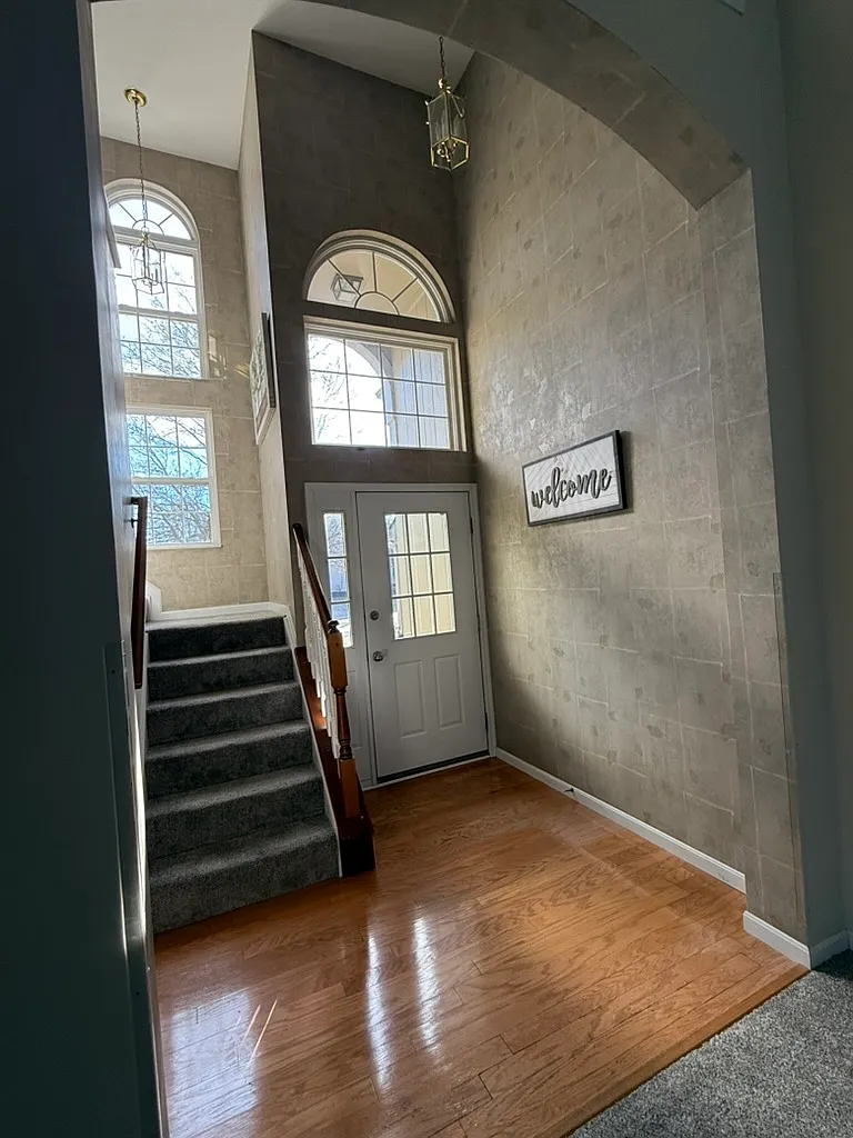 3 bed, 2.5 bath, 1621 sqft, $2,490 — Photo 2