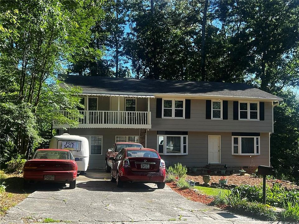 1st image of 1557 Village Dr