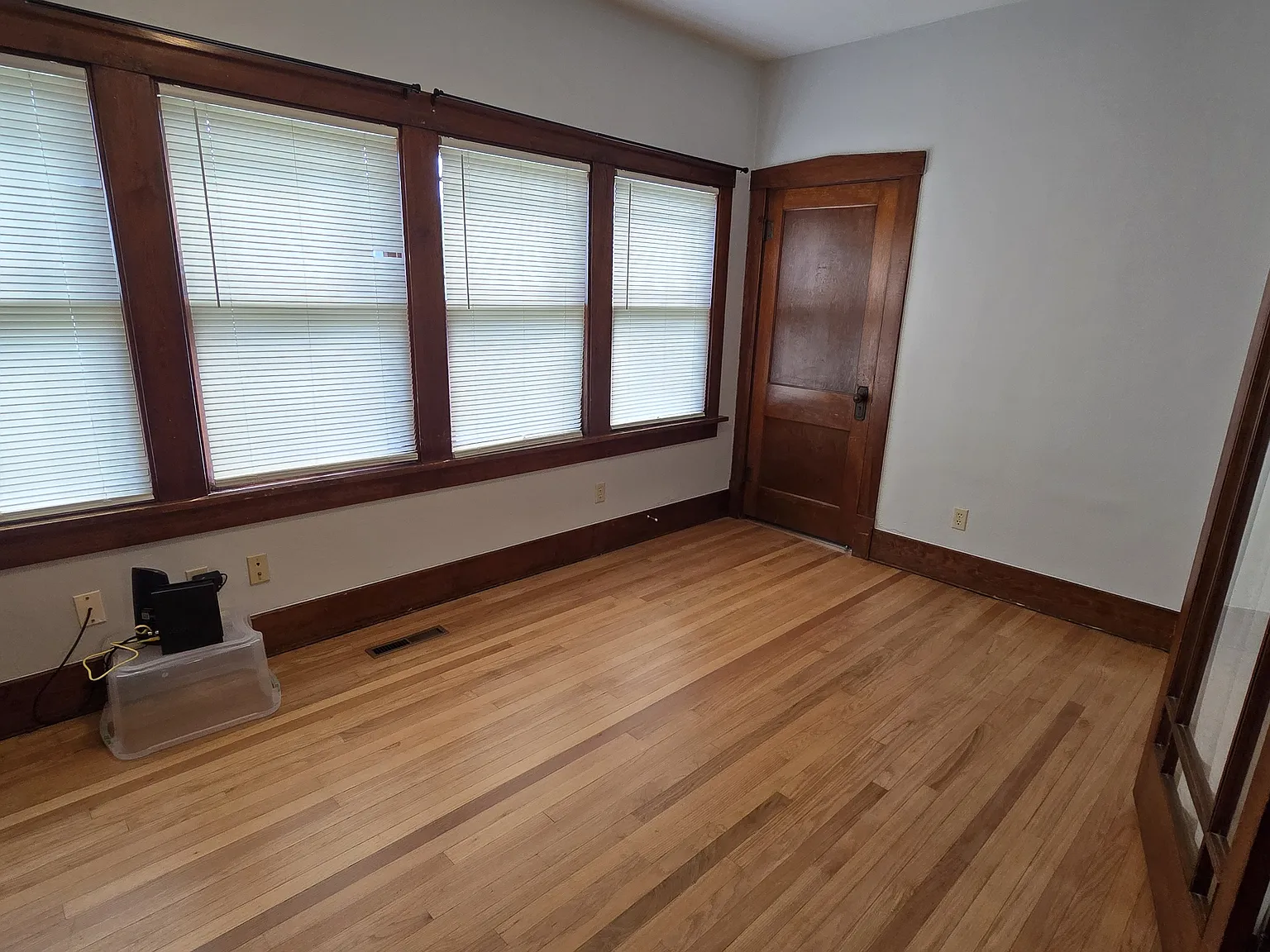 3 bed, 1260 sqft, $1,295 — Photo 4