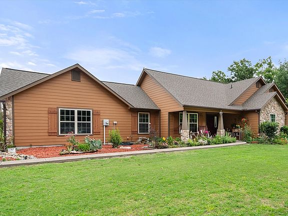 2nd image of 123 Clubhouse Dr