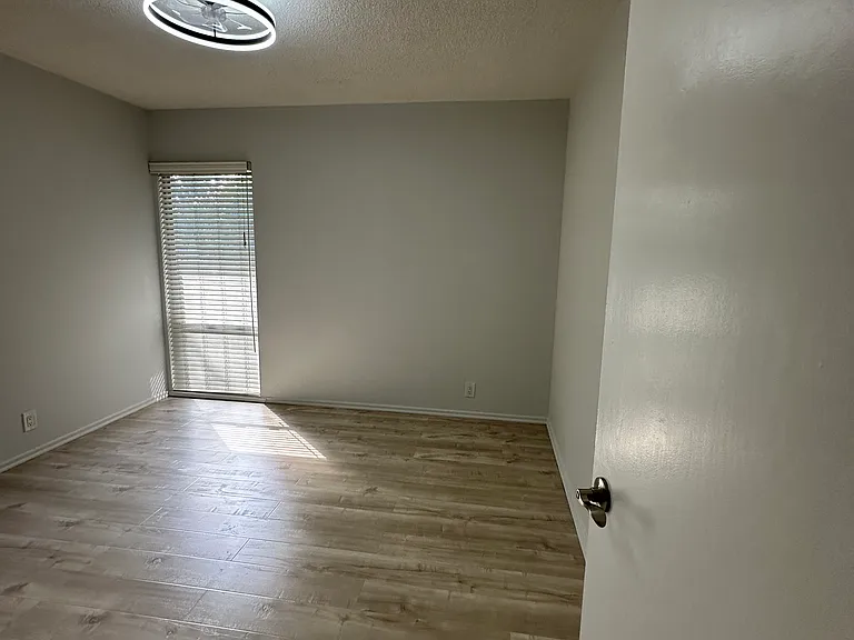 5626-5630 Sultana Ave — Photo 30