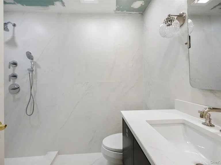 67 Parkway Dr — Photo 24