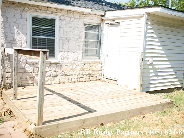 3928 E 2nd St — Photo 12