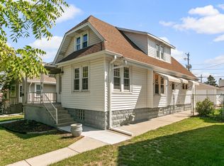 3241 W Lynndale Ave, Milwaukee, WI 53221