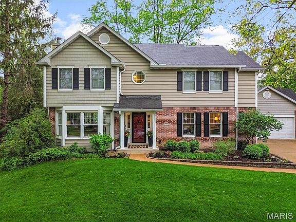 2nd image of 403 Woodview Manor Ln