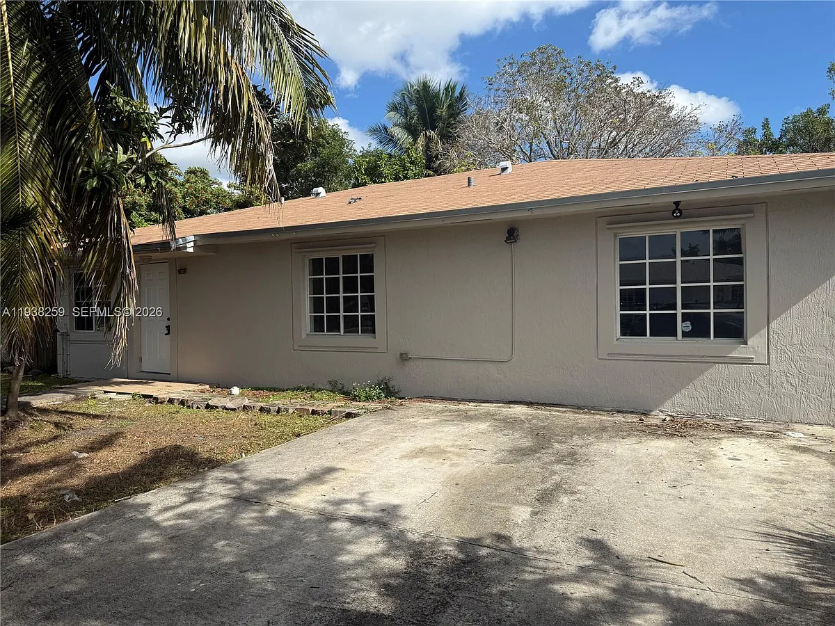 Building Photo - 1330 NW 7th Ct