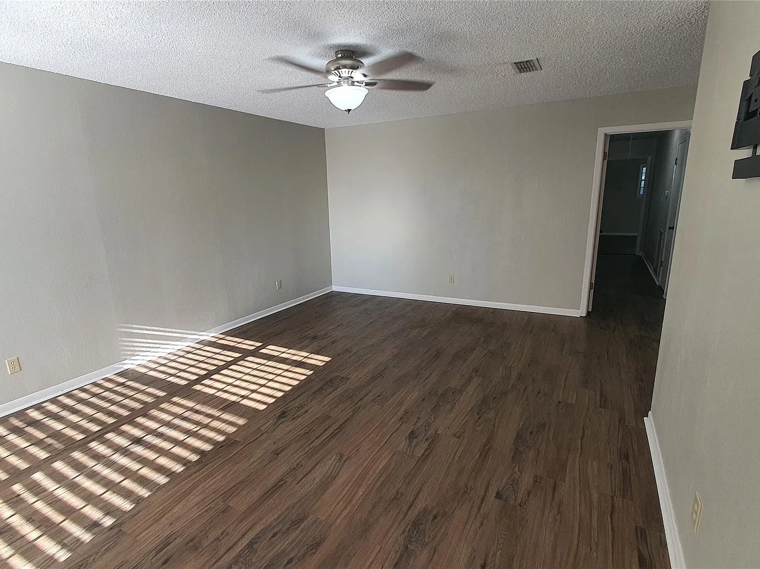 3 bed, 2.0 bath, 1341 sqft, $1,650 — Photo 4