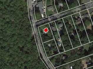 190 River Rd, Shirley, NY 11967