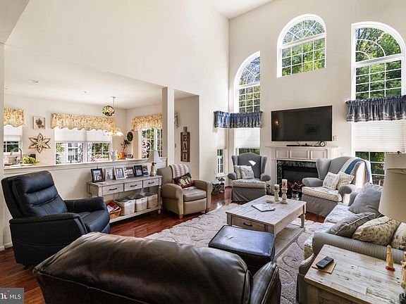 4th image of 617 N Settlers Cir