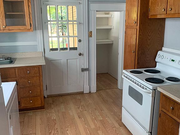 5th image of 3109 Garland Ave