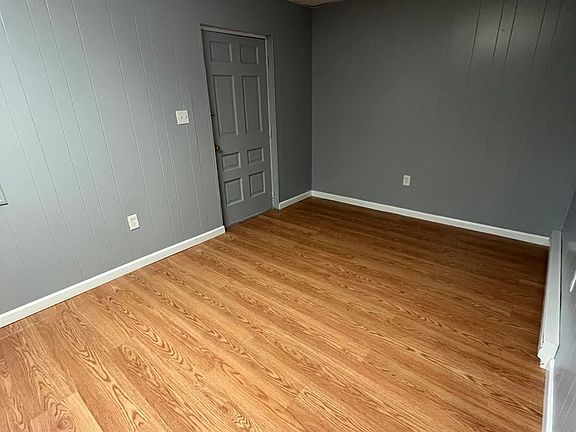3rd image of 107 Lucas Dr #1