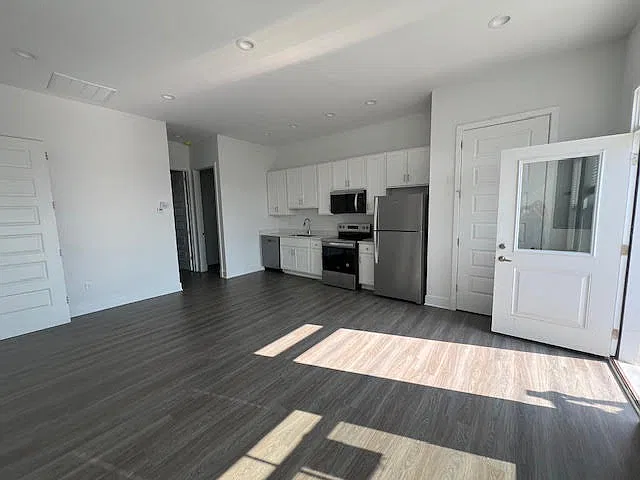 77 Lockwood Dr — Photo 2